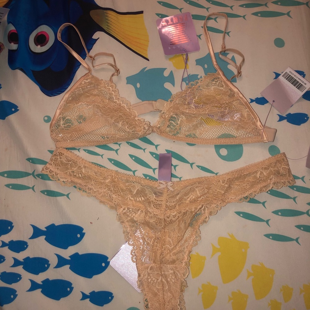 fenty underwear set. 
#fentybeauty 
#savagefenty